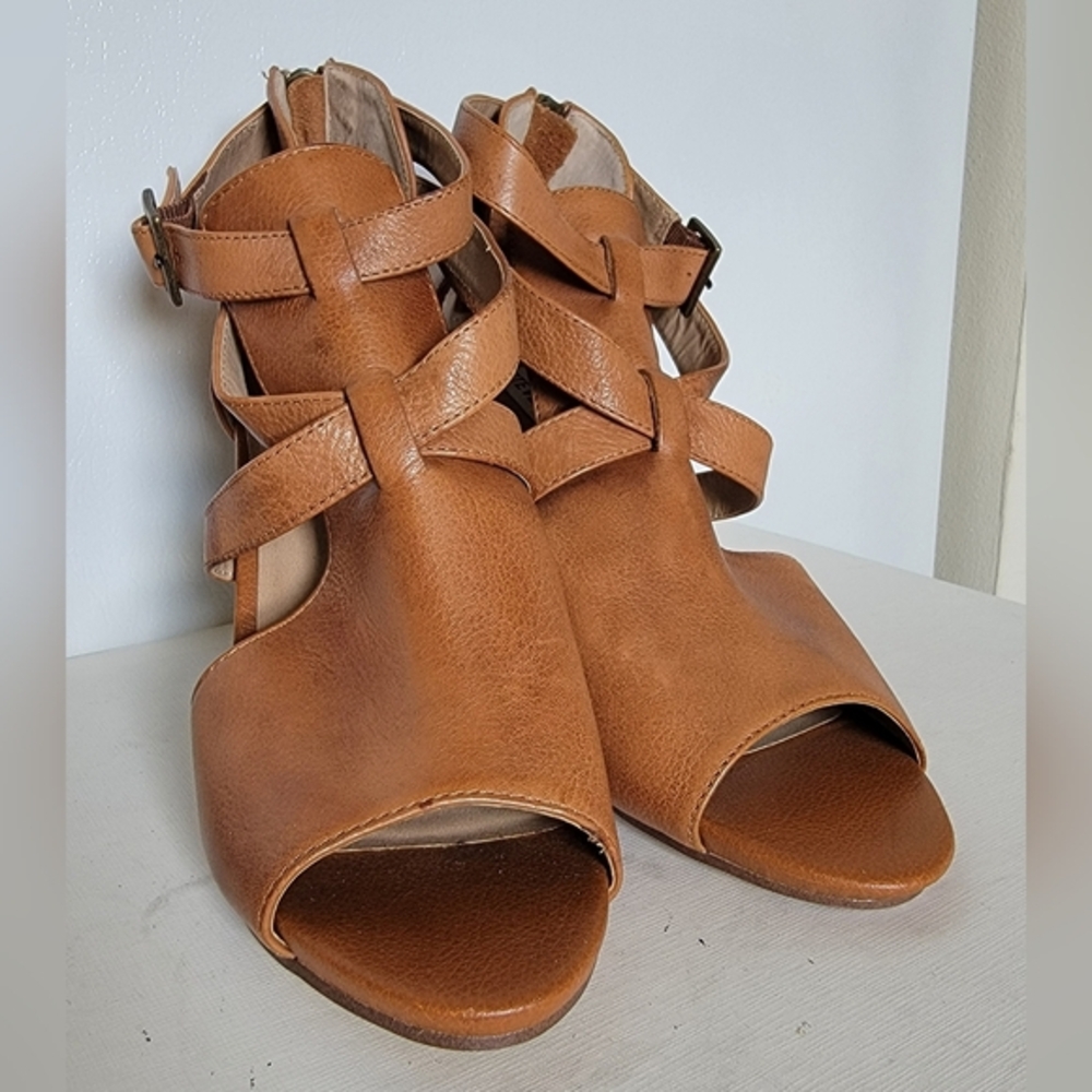 Steve Madden Spriing Heels Open Toe Cognac Size 8